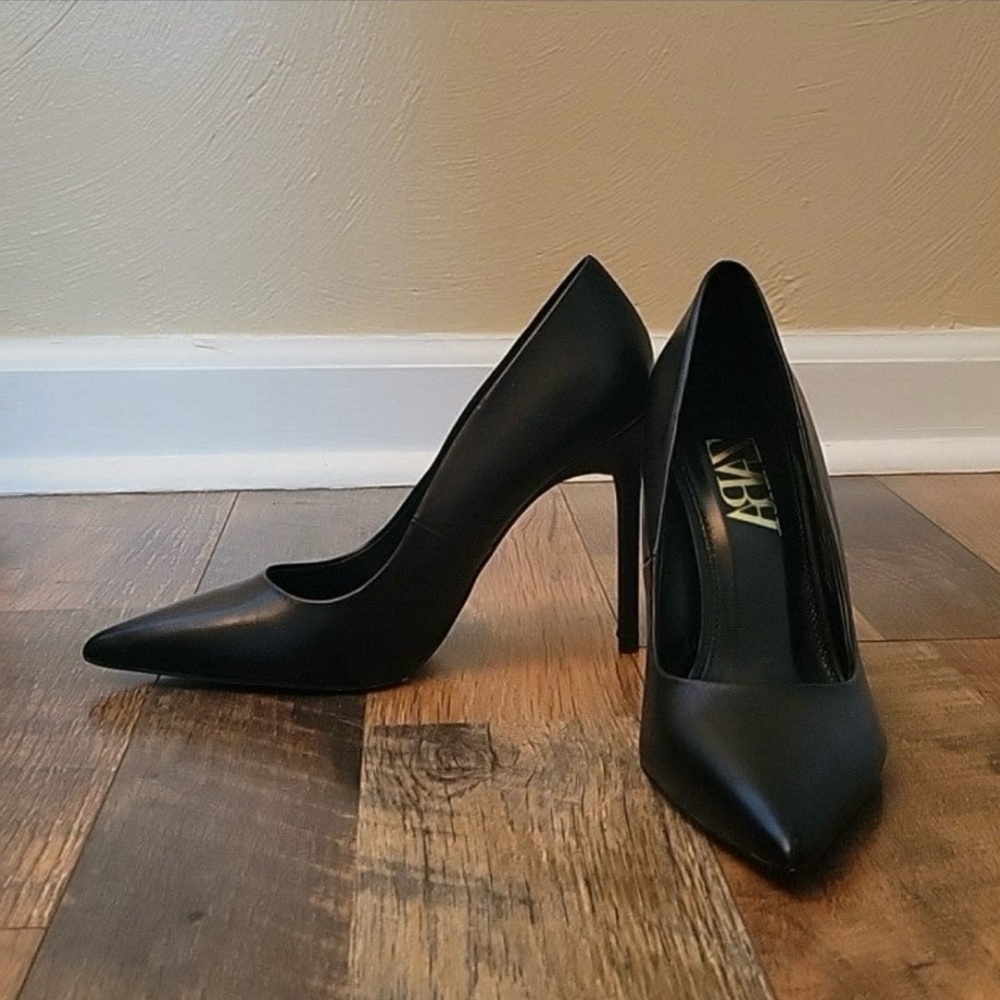 Zara Black Pointed Toe Heels size 37 (6.5)